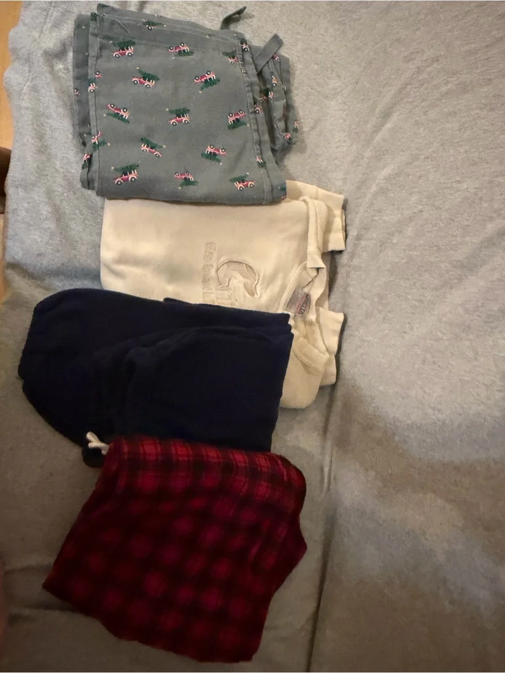 Let’s get cozy and warm bundle: 3 pants + 1 sweatshirt
